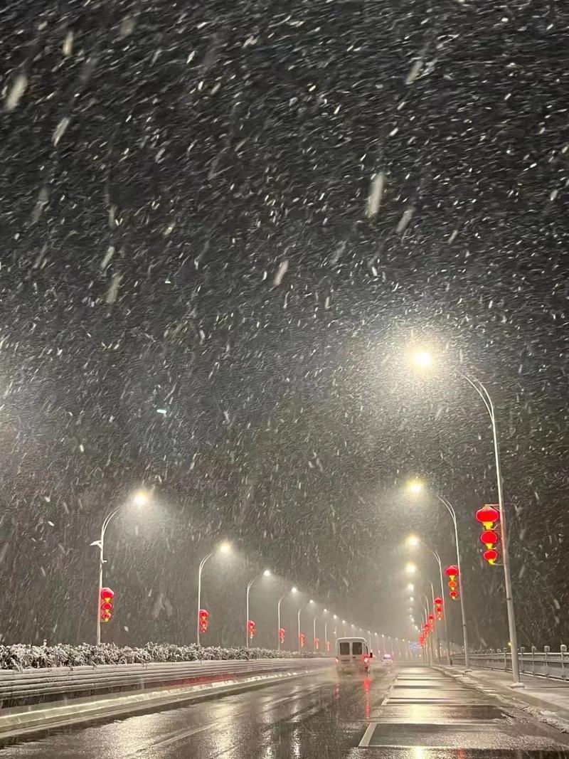 下雪天说说心情短语朋友圈下雪说说经典大全（雪落纷飞，唯美之景）