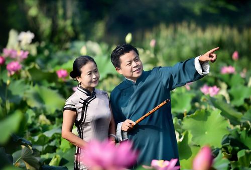 中秋团圆之夜（共度佳节，幸福满满）